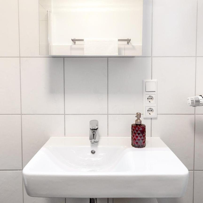 Stylish Apartment - 3 Min Walk To Wuppertal Main Train Station - Close To The University - Kitchen - Netflix Buitenkant foto