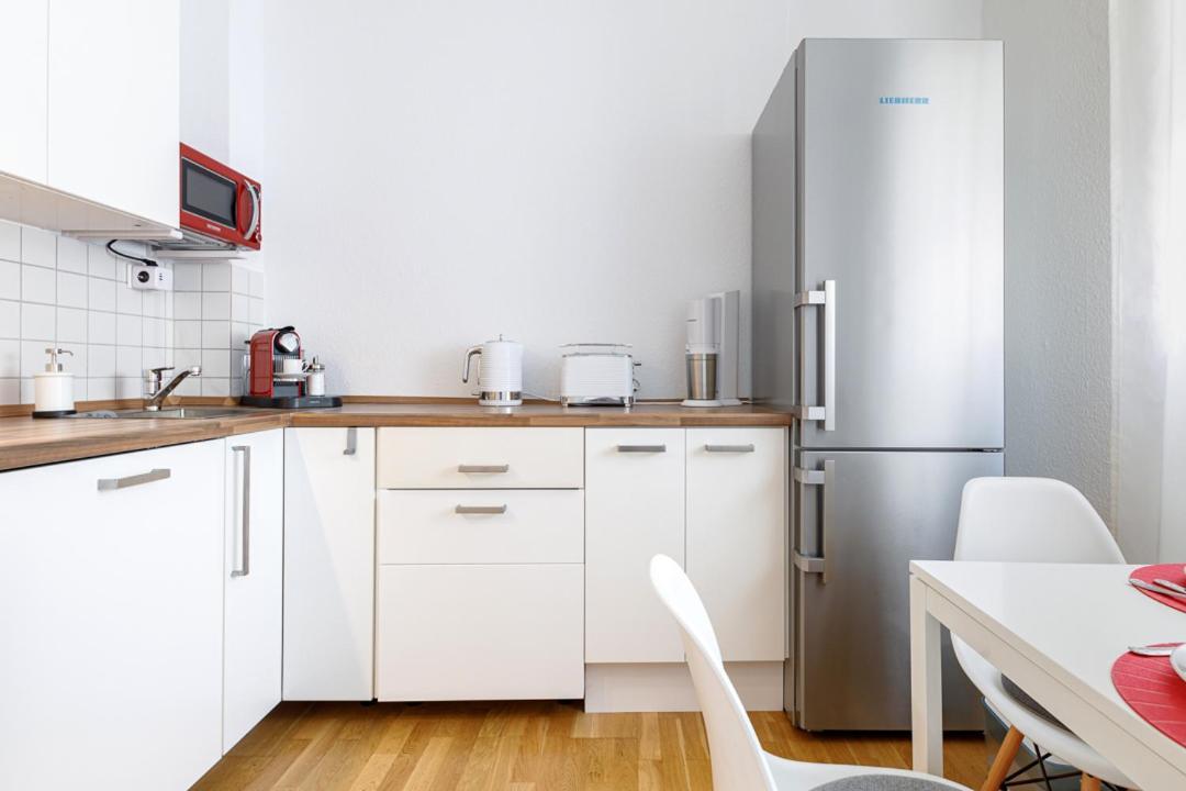 Stylish Apartment - 3 Min Walk To Wuppertal Main Train Station - Close To The University - Kitchen - Netflix Buitenkant foto